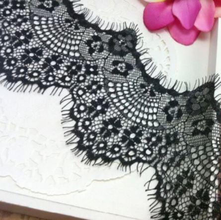 1/2 YD Scallop Eyelash Trim - Black