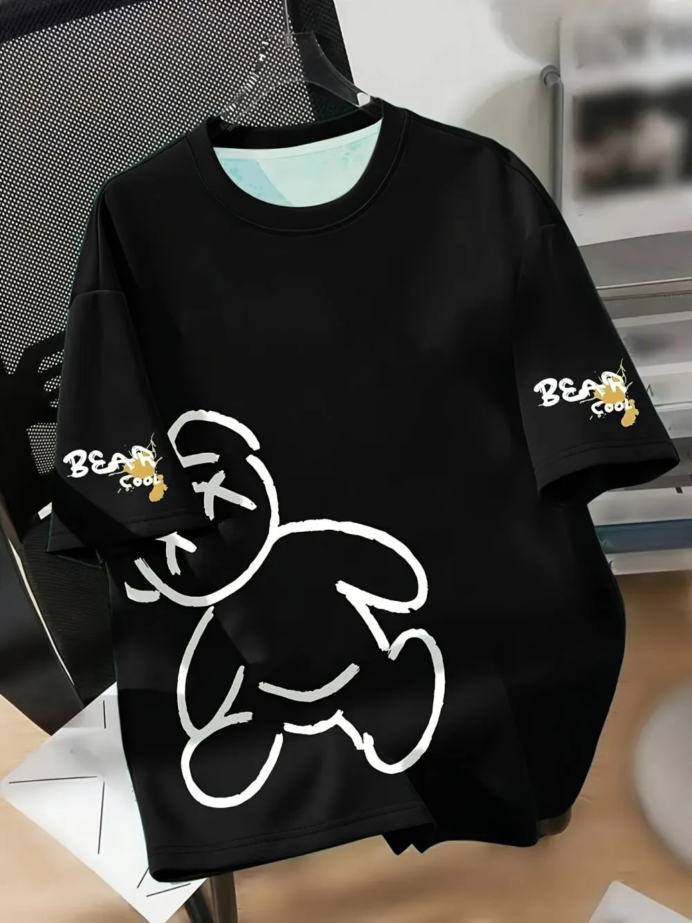 Summer men's round neck breathable T-shirt with cartoon bear print