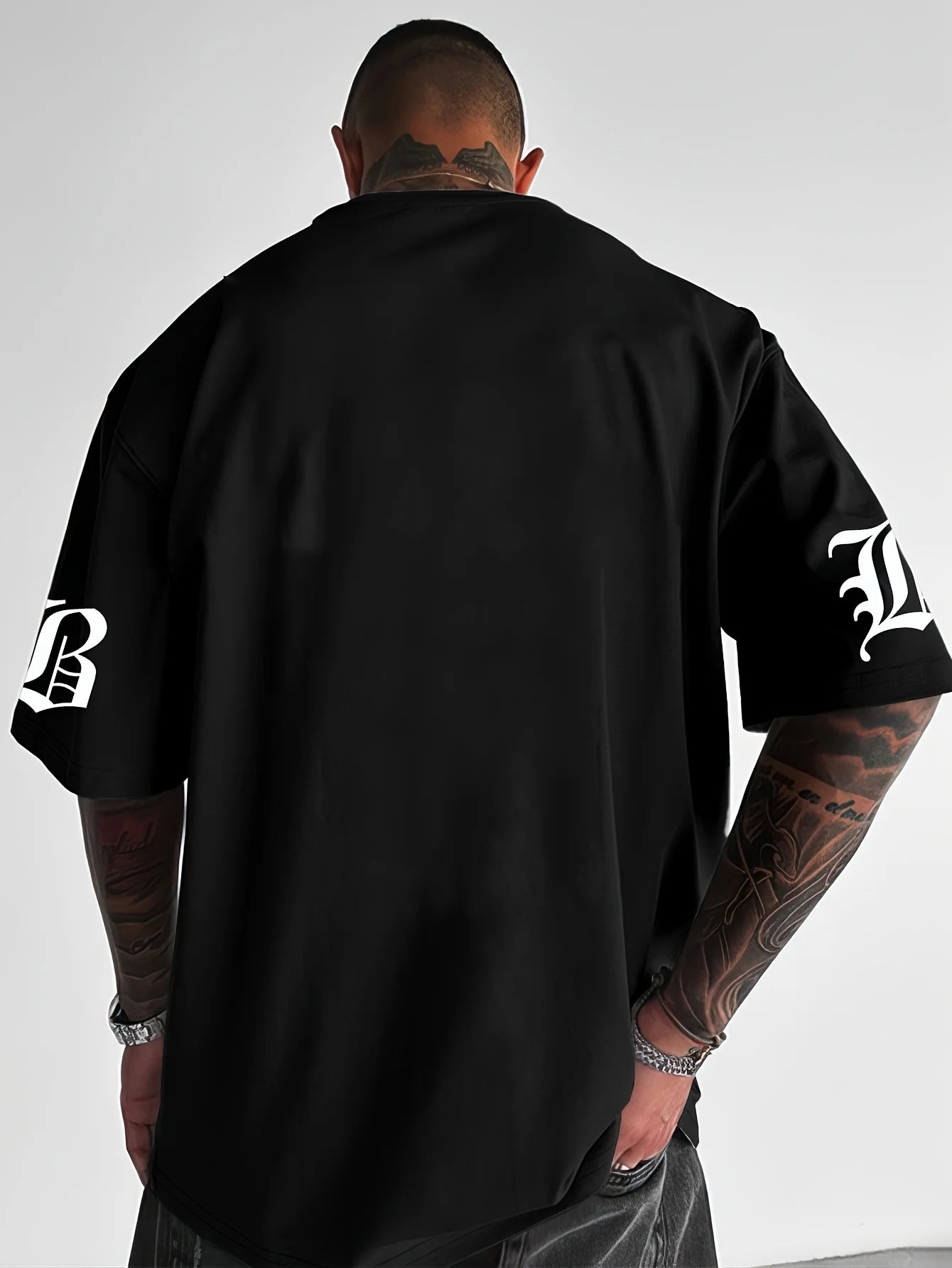 The new men's T-shirt for summer 2025 is a casual fashionable sporty