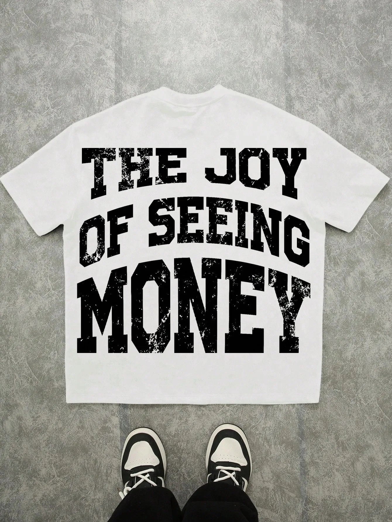 The new men's T-shirt for the summer of 2025 features a casual